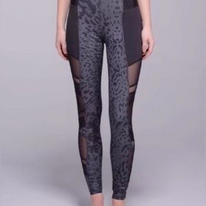 Lululemon leggings leopard print with mesh size 0